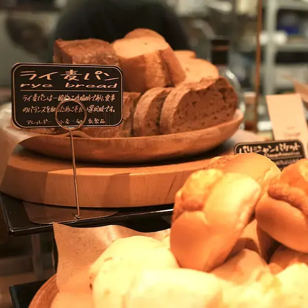 地元石垣のパン屋さん（Bread Django）から仕入れたバケット